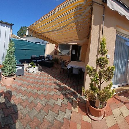 Tulipan Apartmanhaz Бюк Экстерьер фото