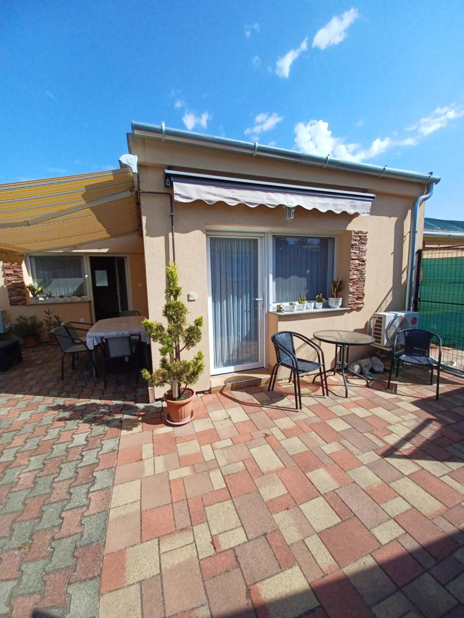 Tulipan Apartmanhaz Бюк Экстерьер фото