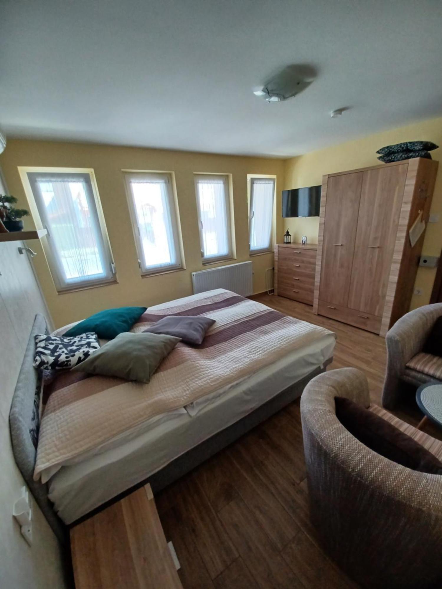 Tulipan Apartmanhaz Бюк Экстерьер фото